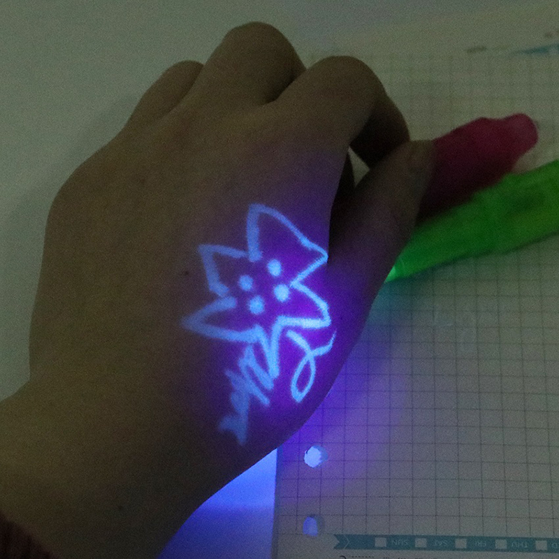 UV LED pero s neviditeľným atramentom ružové