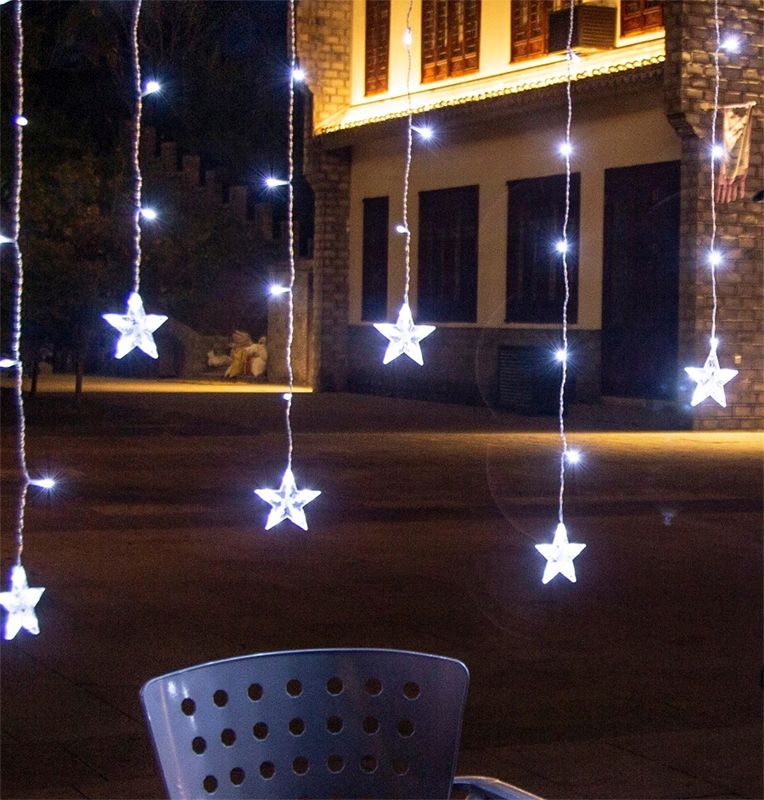 LED Vianočný svetelný záves STAR 136 LED 31V studená biela