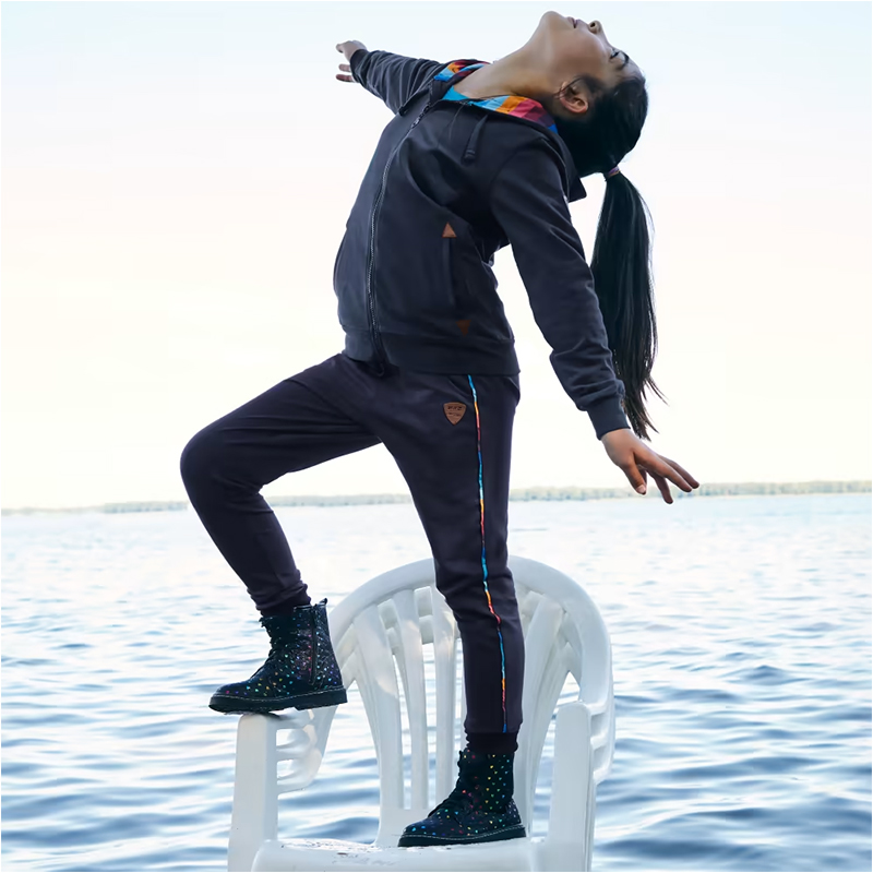 FIT-Z - Športové teplákové nohavice s dúhovým lemovaním č.140/146