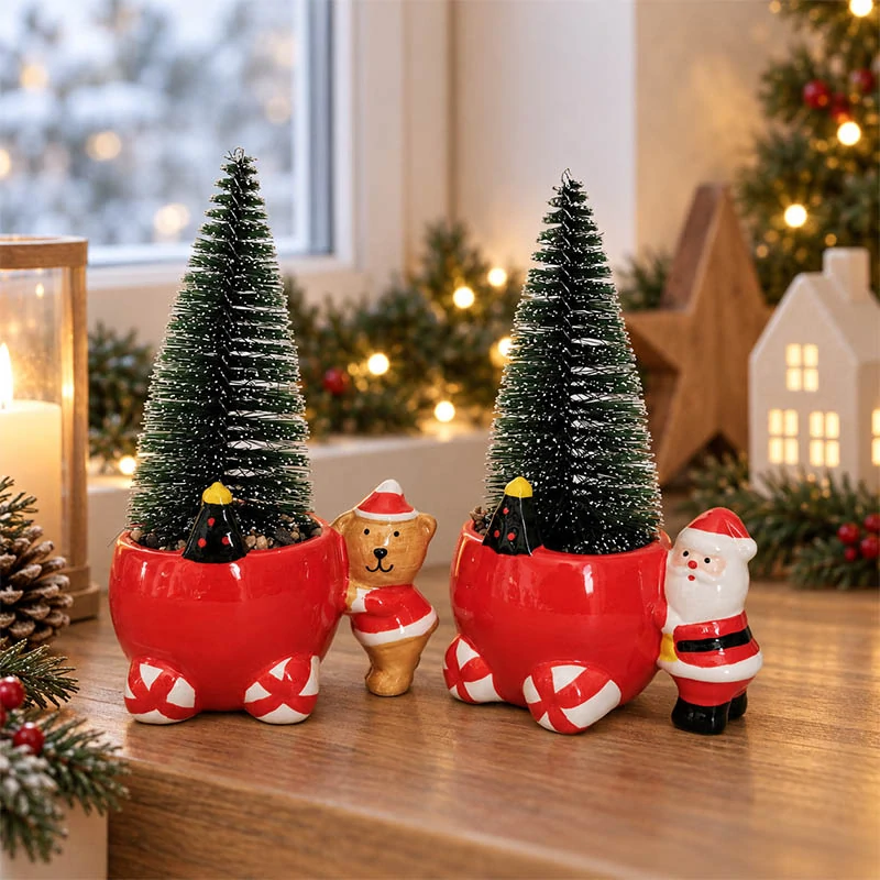 Vianočná dekorácia s mini stromčekom 18 cm – Santa alebo medvedík