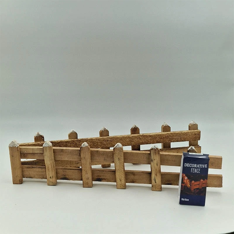 Drevený dekoratívny plot 90 × 10 cm so snehovým efektom