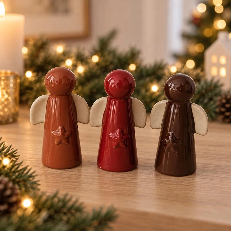 Porcelánový vianočný anjel 11 cm – rôzne farby
