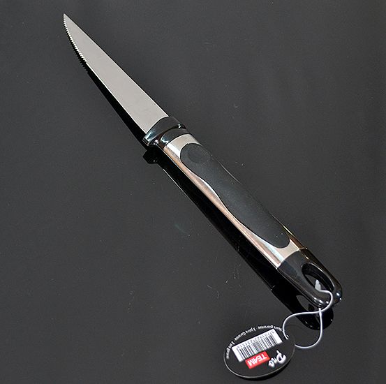 Grilovací nôž s čiastočne zúbkovanou čepeľou 39 cm