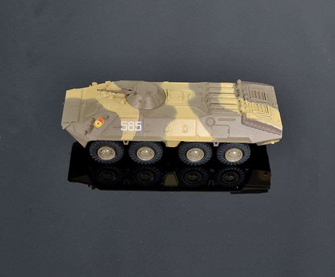 Model obrneného transportéra BTR-70 1:74
