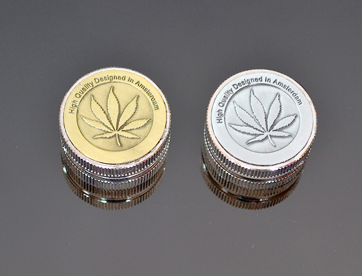 Kovový mlynček na bylinky 3 dielny