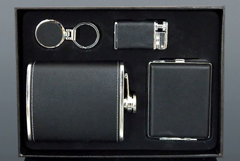 Ploskačka s tabatierkou a zapaľovačom v darčekovej sade