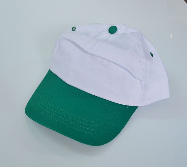 Šiltovka zelenobiela