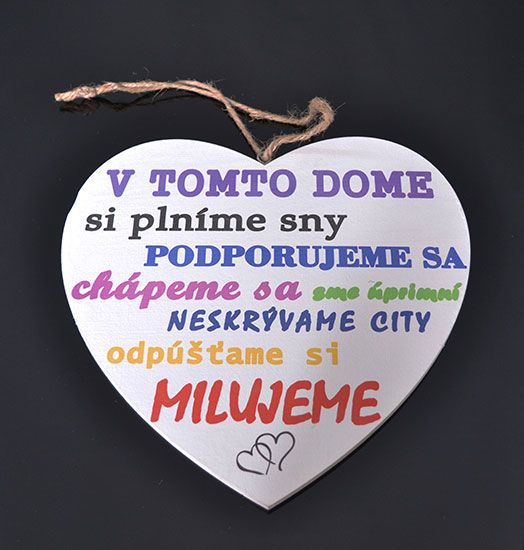 Tabuľka drevená srdce 20cm V tomto dome