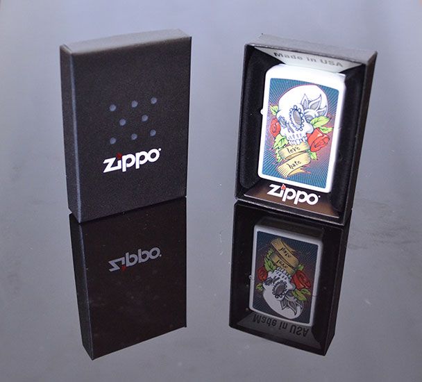 Zapaľovač ZIPPO Skull Love Hate Tattoo White Matte