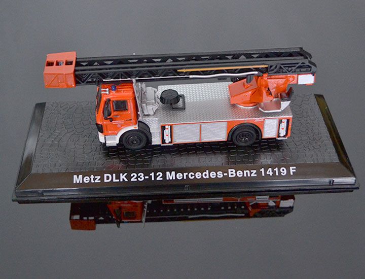 DeAgostini Model veterán Mercedes Benz 1419-F 1:72