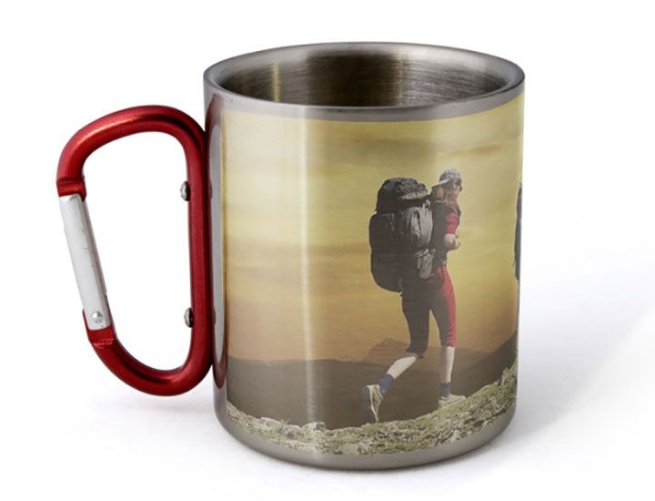 Plechový hrnček s karabínkou 300 ml – ideálny pre turistov