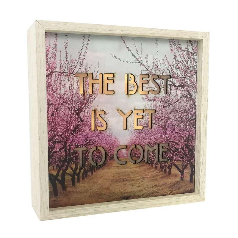 Drevený stojan s meniacimi sa LED obrázkami 