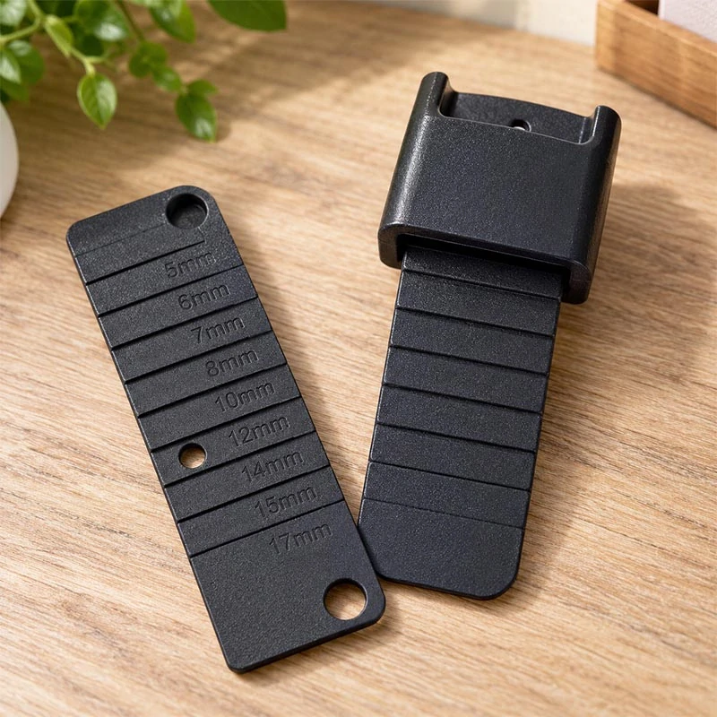 Plastový škáromer na meranie medzier 0,75 – 9,95 mm