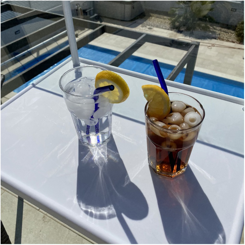 Balkónový závesný stolík biely