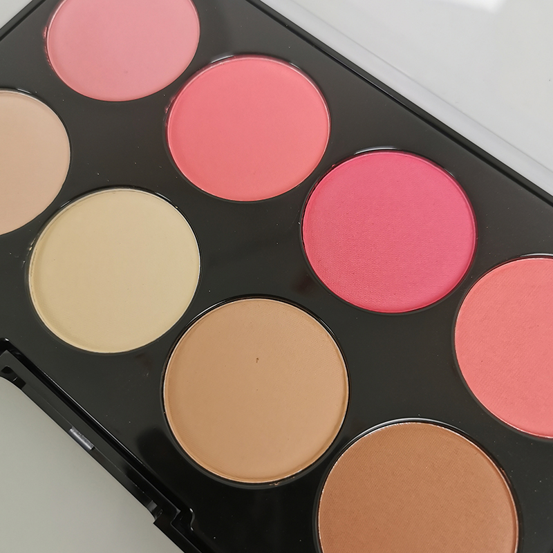 Paletka tieňov na oči a tvár