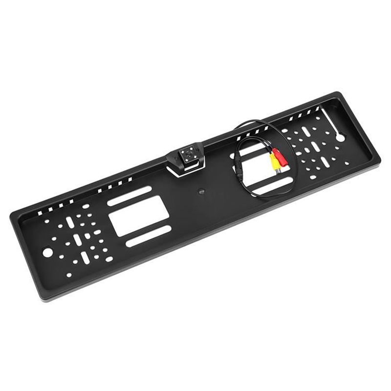 Cúvacia kamera v držiaku značky na auto