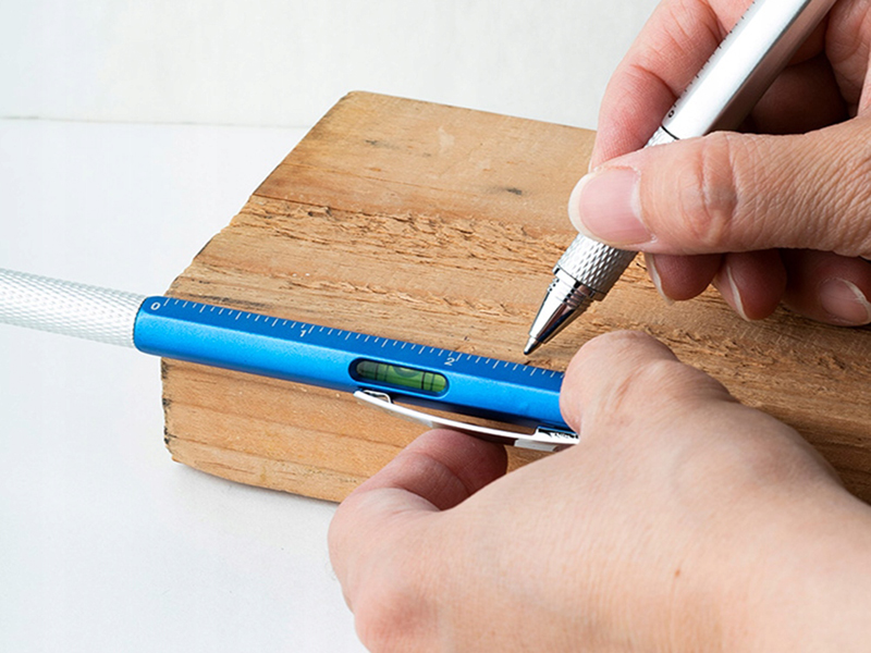 Multifunkčné guličkové pero 6v1 