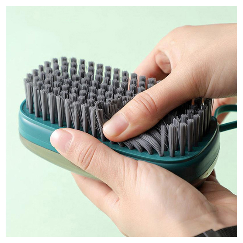 Kefa dávkovačom saponátu na čalúnenie a topánky