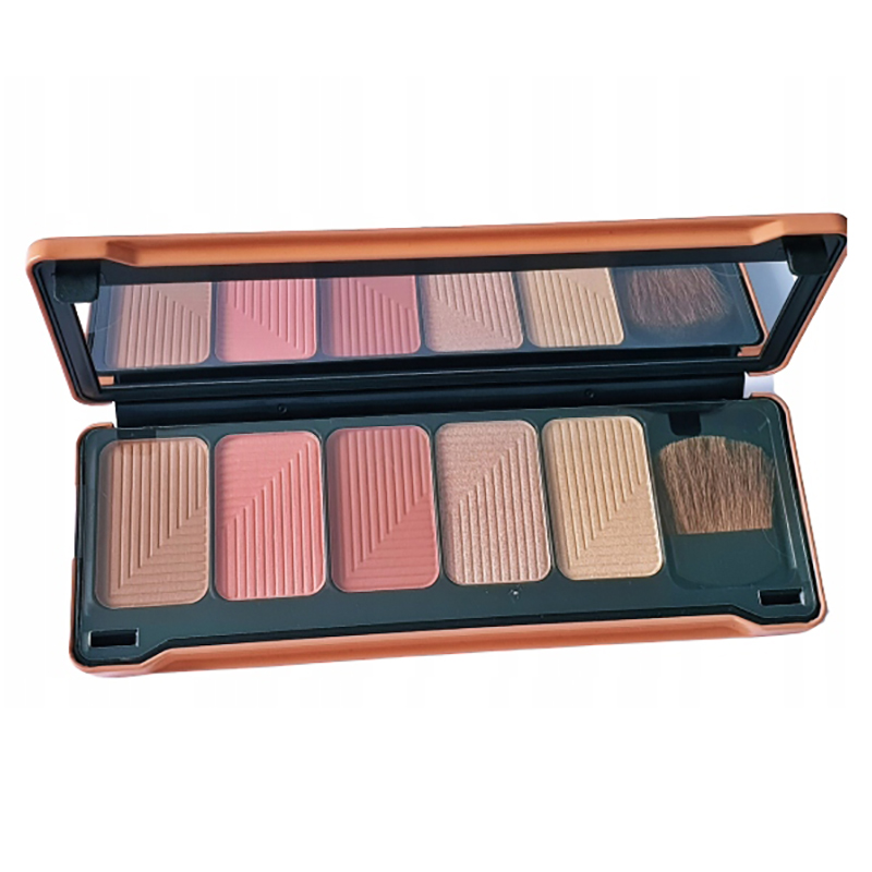 Púdrova lícenka so štetcom a rozjasňovače