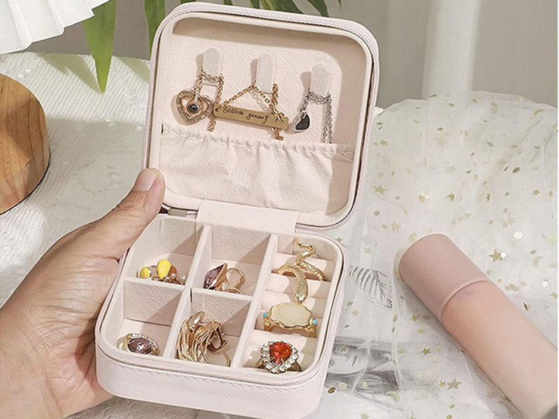 Kufrík na bižutériu 10x10cm