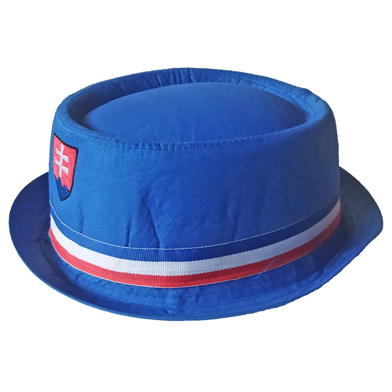 Klobúk s vyšívaným znakom Slovakia 