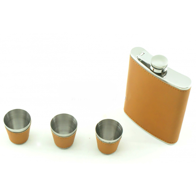 Ploskačka s pohárikmi v darčekovej sade 