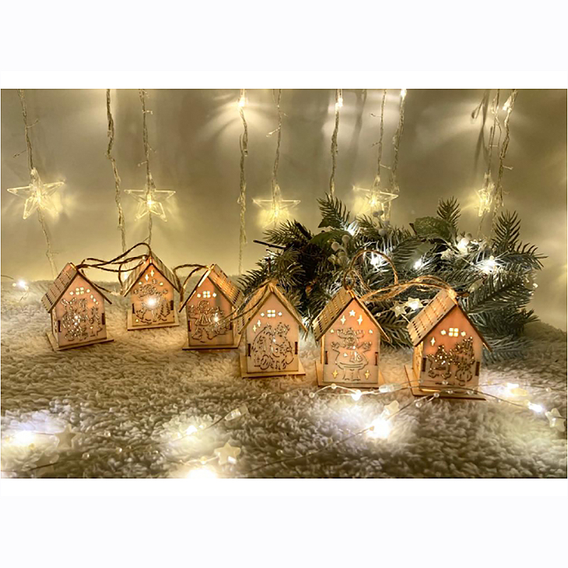 Vianočná LED drevená chalúpka 5,8x4,5 cm