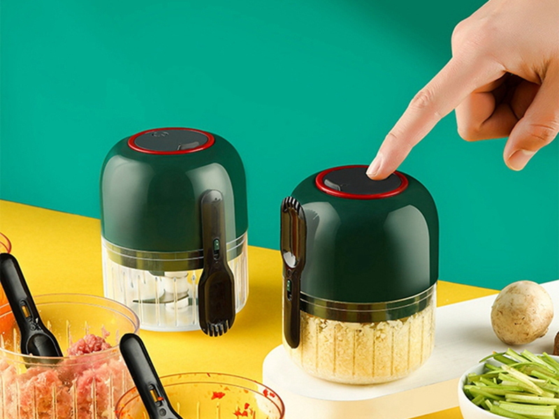 Elektrický sekáč na zeleninu a ovocie