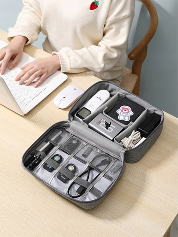 Kufrík na káble, nabíjačky a dátové nosiče