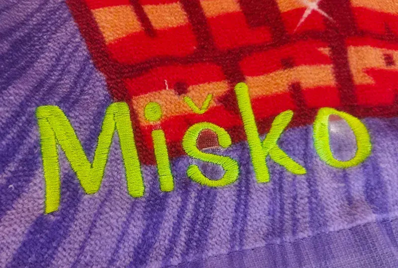 Uterák 30x50cm Super Zings F s vyšitým vlastným menom