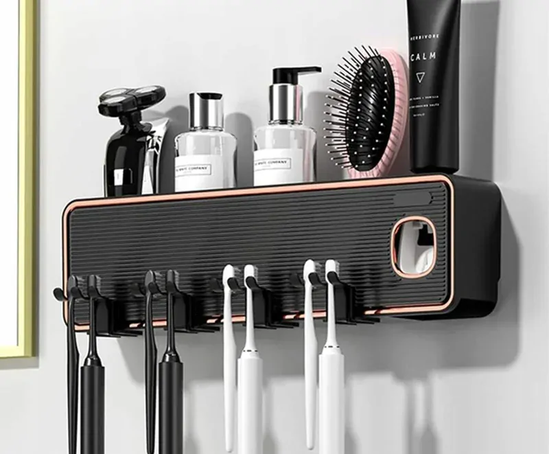 Držiak na zubné kefky s dávkovačom pasty a pohárikmi