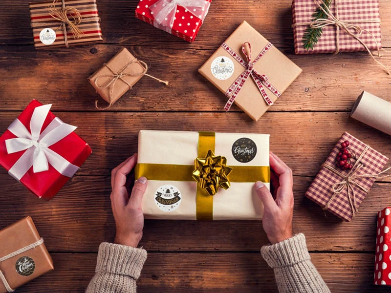 Vianočné nálepky na rolke 500ks