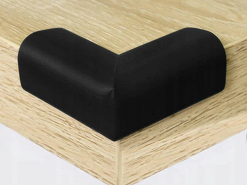 Ochranné penové rohy na nábytok čierne 4 ks