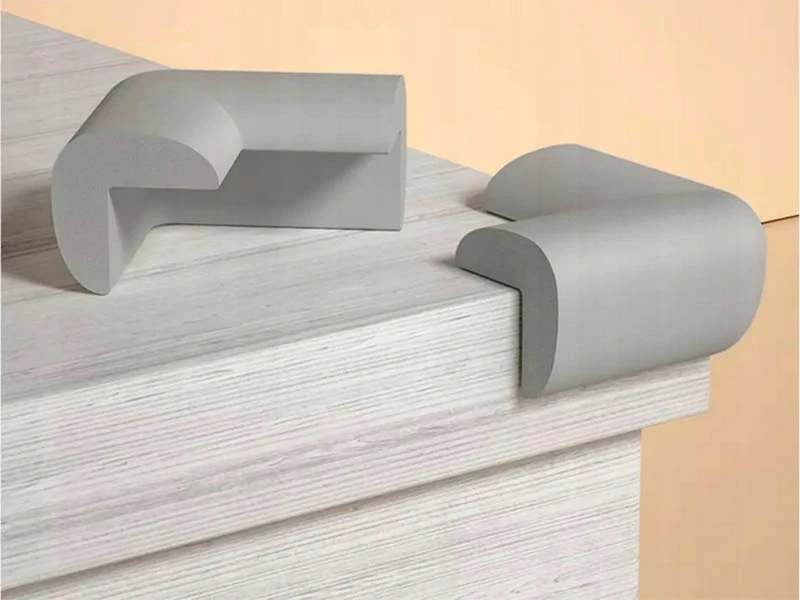 Penové rohové chrániče na nábytok biele, samolepiace 4ks