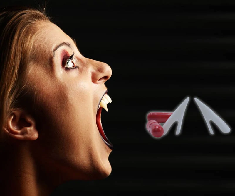 Halloweenska dekorácia Zuby upíra/vlkodlaka s umelou krvou