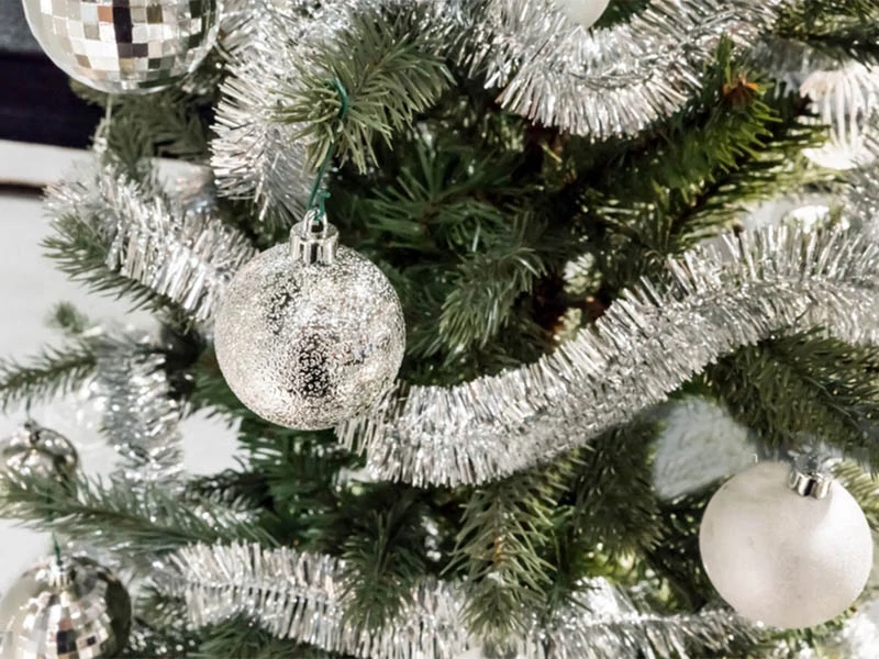 Strieborná girlanda na vianočný stromček – dĺžka 2 m