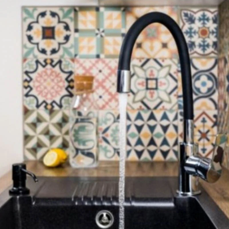 Kuchynská vodovodná batéria s ohybným ramenom