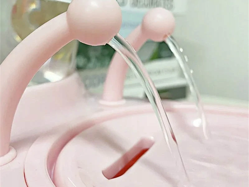 Automatické napájadlo pre psy a mačky s fontánkou