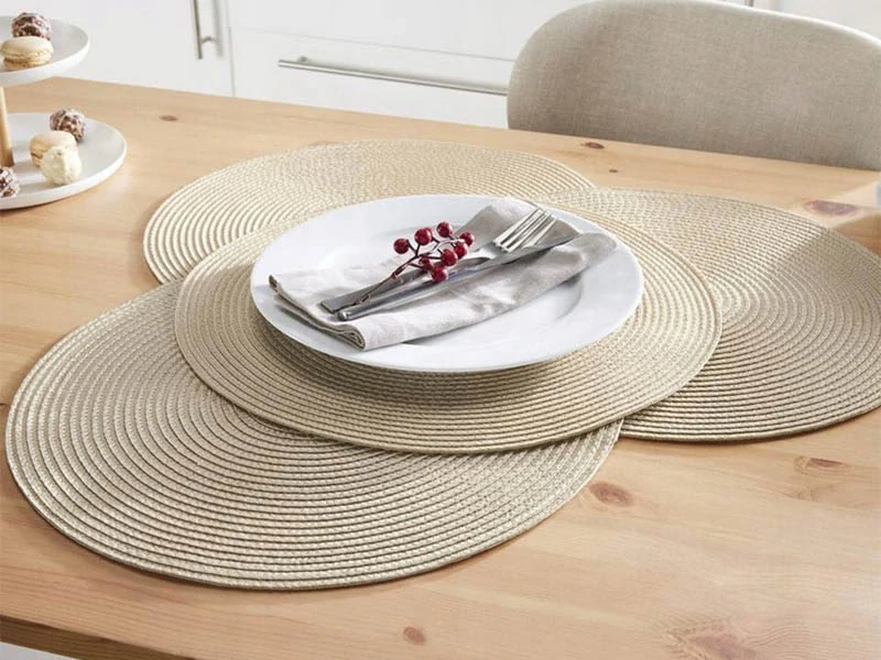 Prestieranie na stôl zlaté 38cm