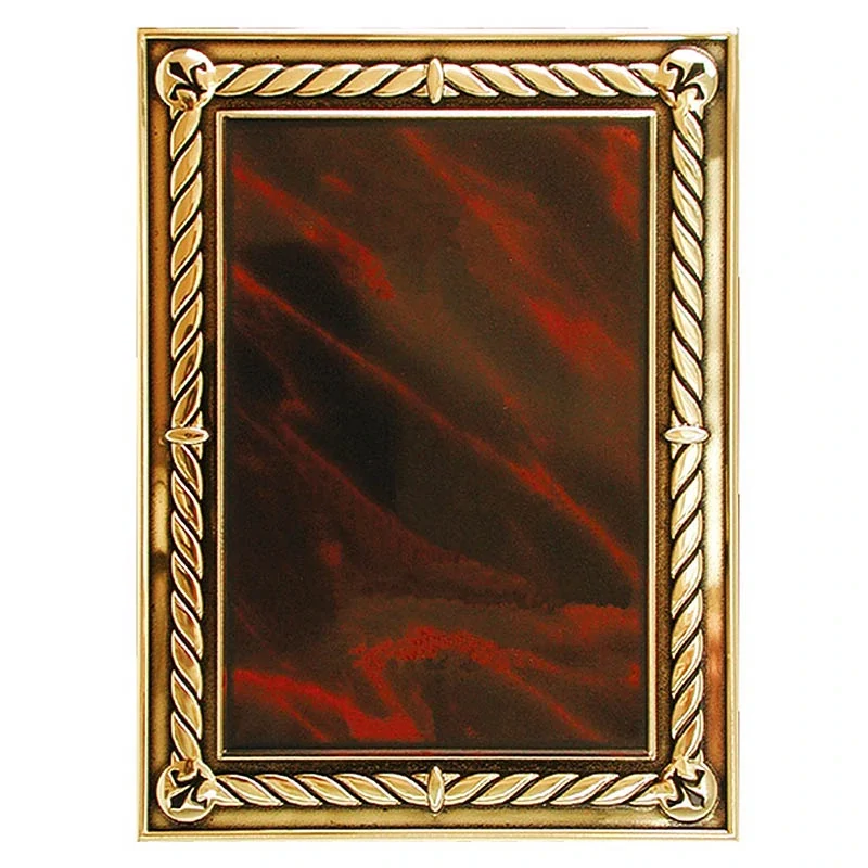Kovová plaketa hnedá na drevenej MDF podložke s gravírovaním 13x8,5cm