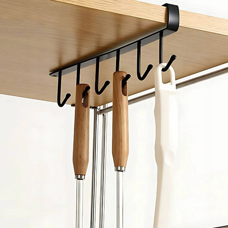 Kovový vešiak pod kuchynskú skrinku čierny