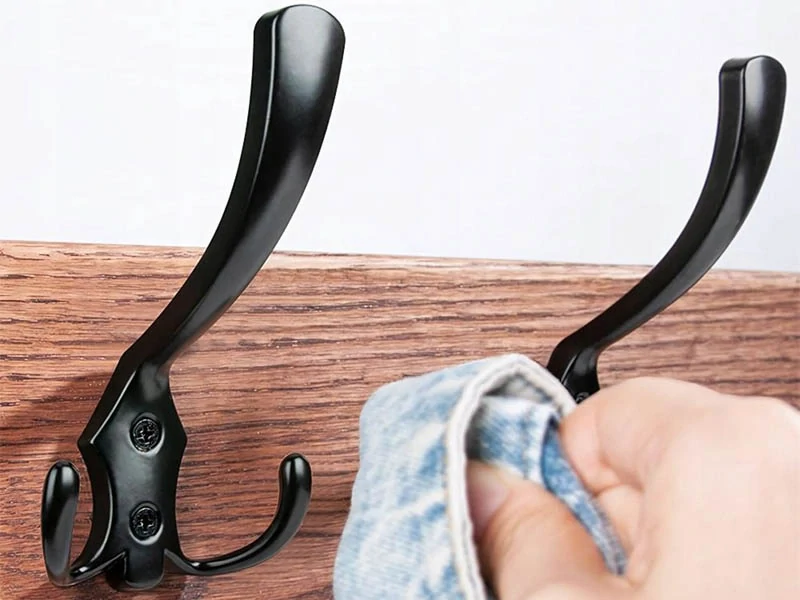 Sada kovových vešiakov na stenu 5ks čierne