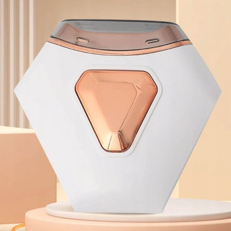 Zastrihávač nechtov so zásobníkom