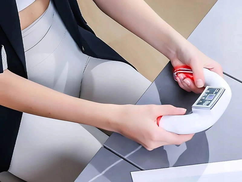 Masážny prístroj na ruky EMS – elektroterapia pre úľavu od bolesti a stresu