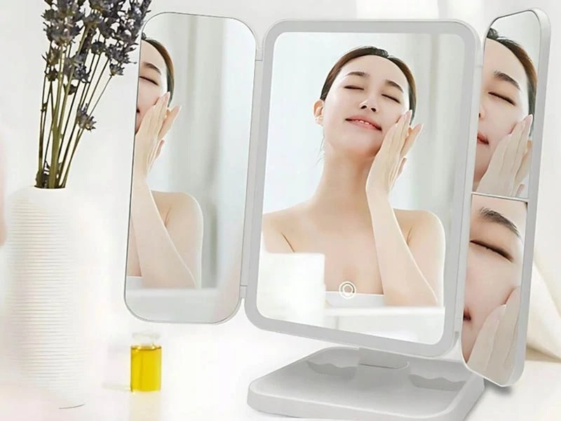 Kozmetické zrkadlo LED skladacie s priblížením
