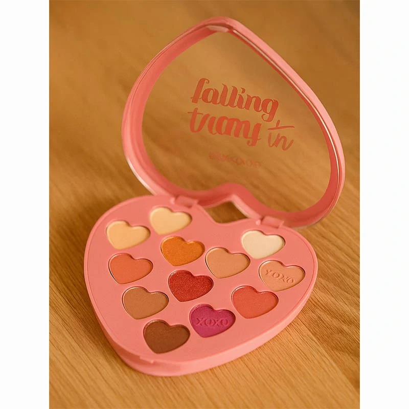 FAB Factory 12-farebná paleta očných tieňov v tvare srdca – 1,2 g