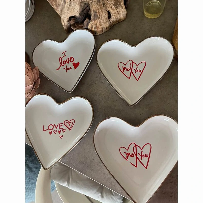 Porcelánový tanier v tvare srdca LOVE 22 cm