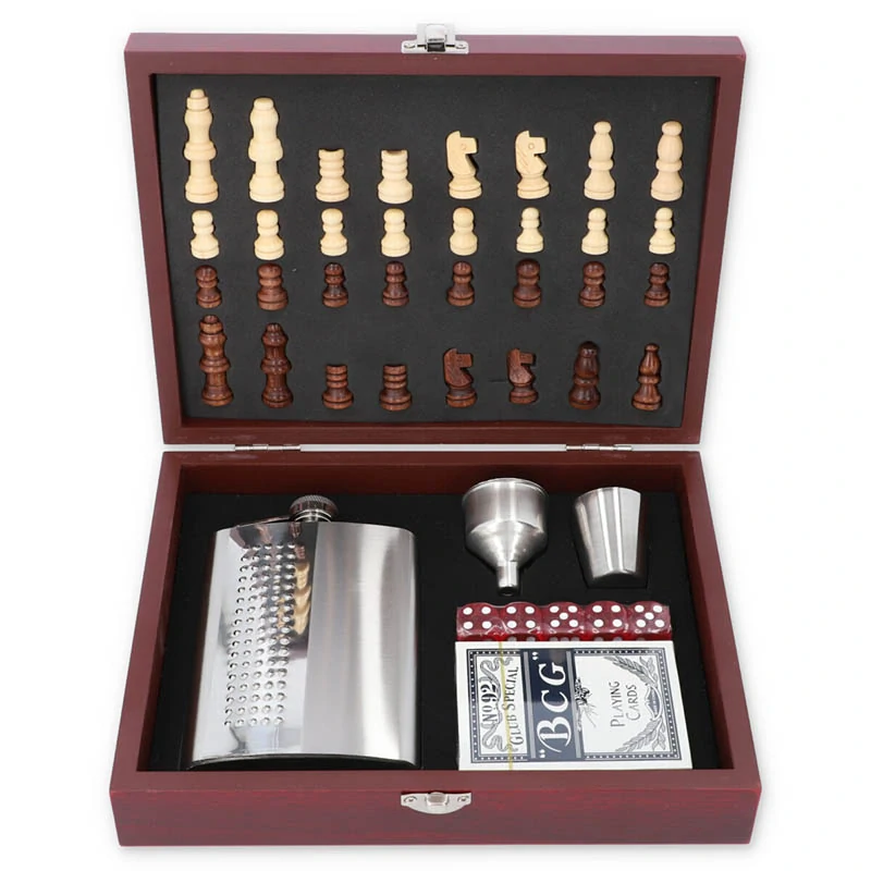 Ploskačka 240ml v darčekovej kazete Casino – šachy a karty