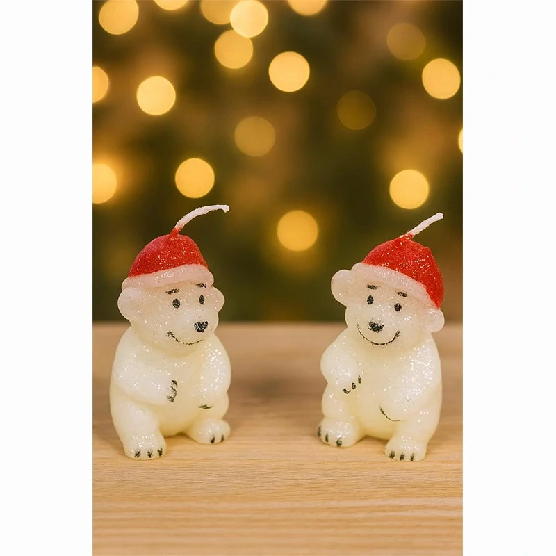 Vianočná sviečka – biely medvedík so Santa čiapkou, 12 cm