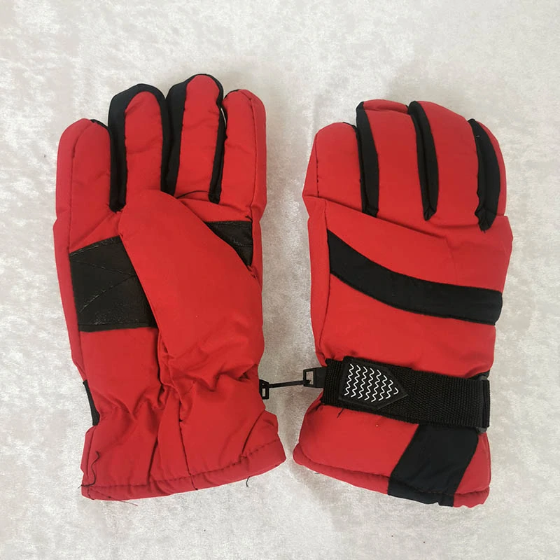 Zimné rukavice s nastaviteľným pásikom – červené alebo modro-žlté